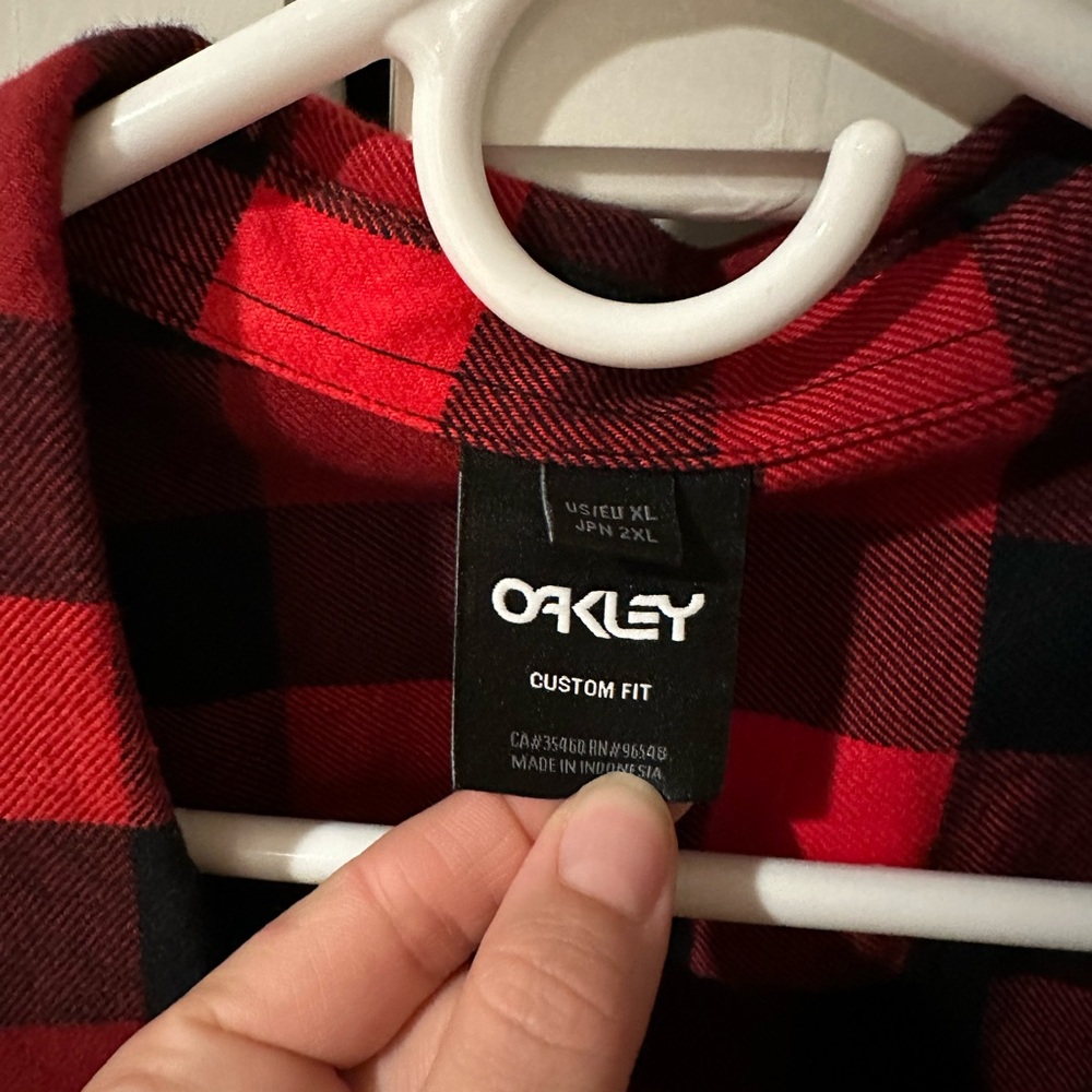 Oakley Shirt Mens XL Red Flannel Plaid Custom Fit Button Up Long Sleeve - Picture 3 of 3